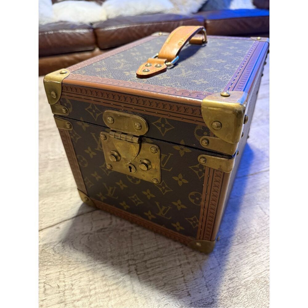 100 authentic Louis Vuitton trunk